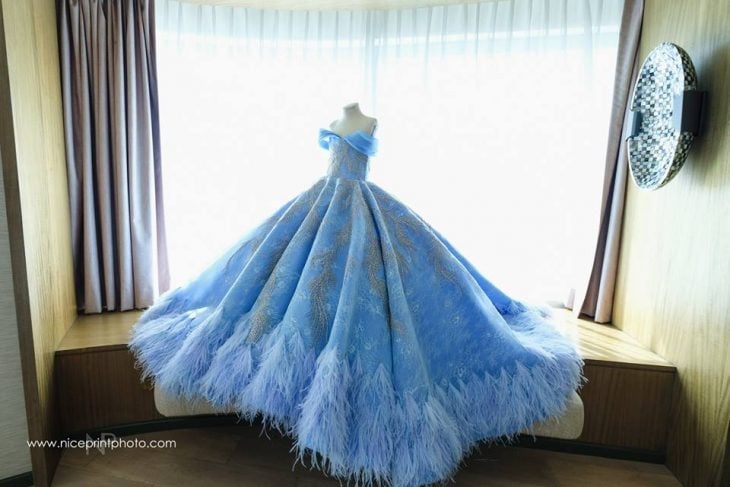 vestido de niña azul de princesa