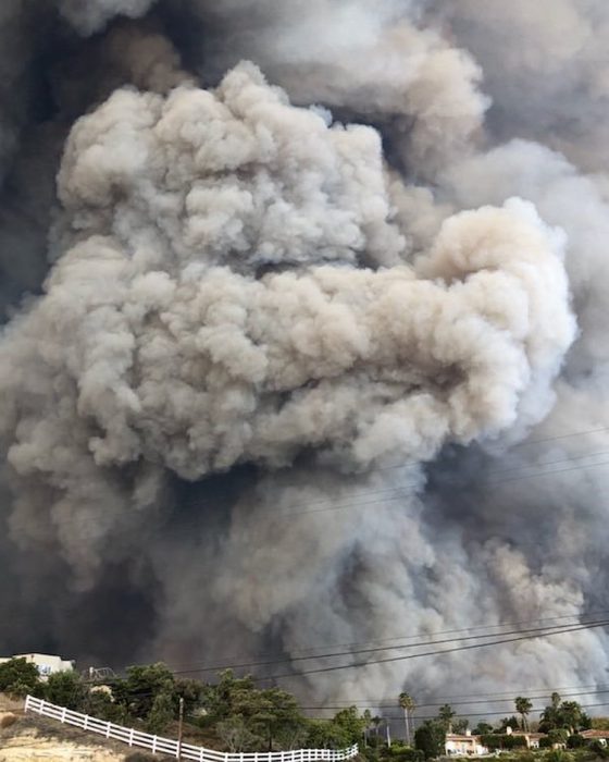 nube de humo tras incendio