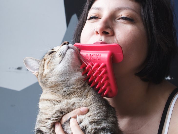 Cepillo para peinar gatos con forma de lengua para lamer gatos