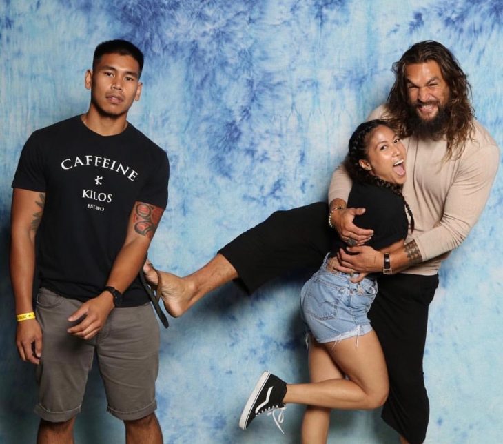 Jason Momoa trollea a los novios celosos de sus fans en divertidas fotografías