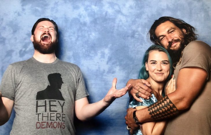 Jason Momoa trollea a los novios celosos de sus fans en divertidas fotografías