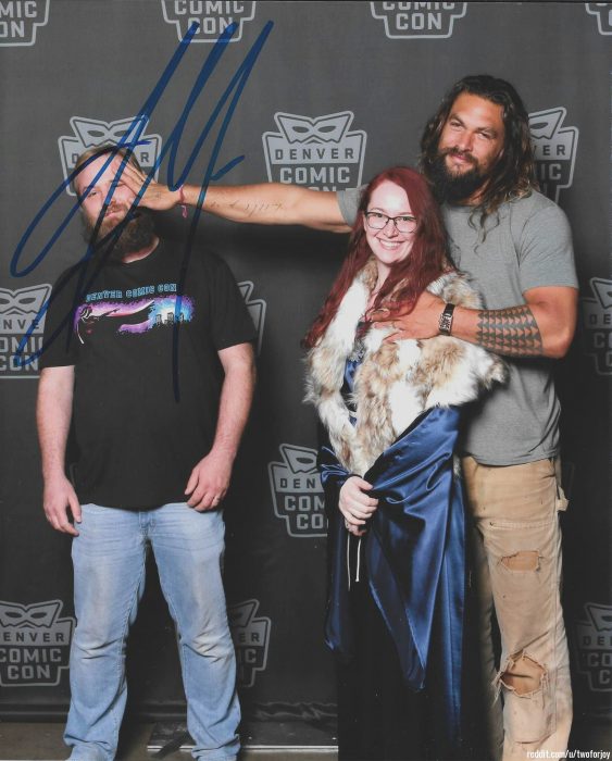 Jason Momoa trollea a los novios celosos de sus fans en divertidas fotografías