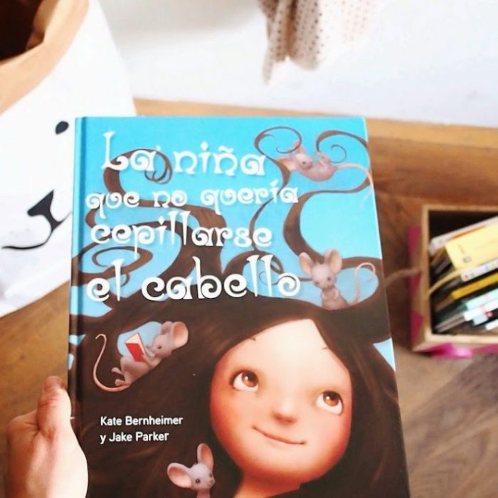 portada dle libro La niña que no quería cepillarse el cabello