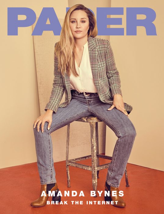 Amanda Bynes posando para la revista Paper