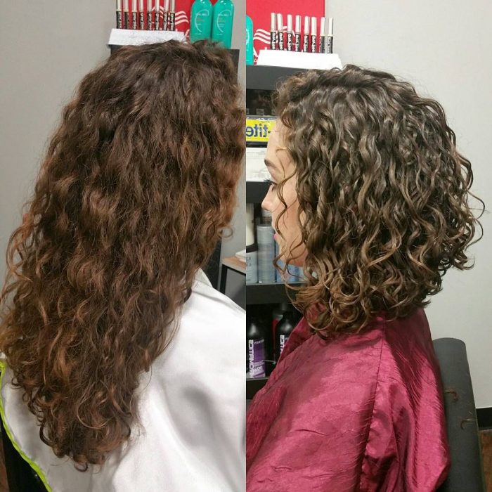 Antes y después de corte de cabello de mujer con pelo chino