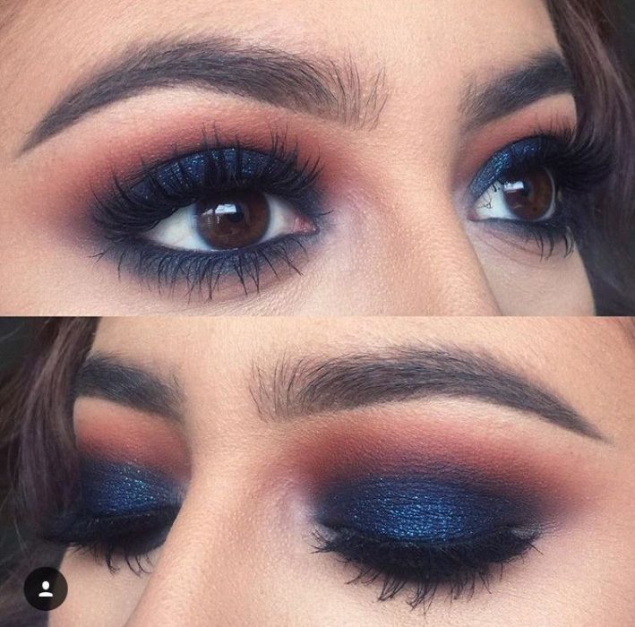 chica usando sombra azul en ojos