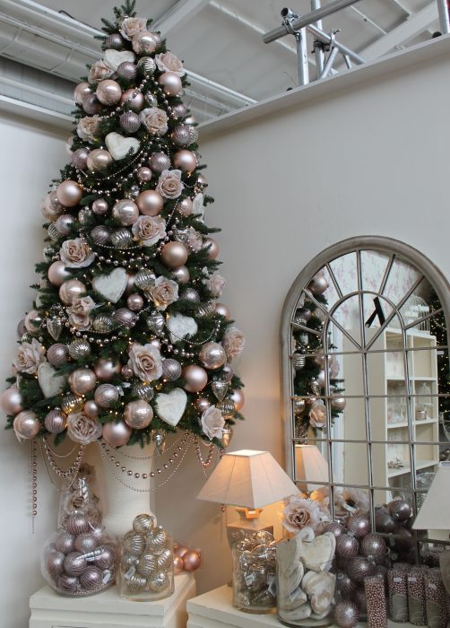 Arbol navideño con decoración rosa dorado