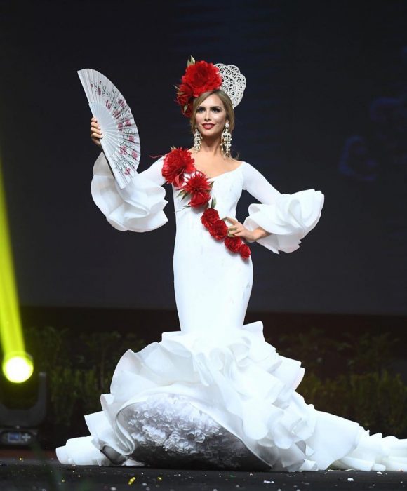 Miss españa con su traje tipico de flamenco en miss universo