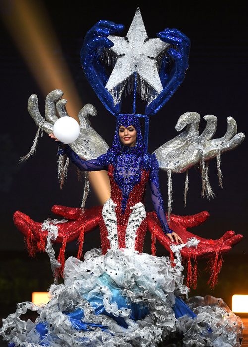 Miss puerto rico con un traje impresionante de estrellas