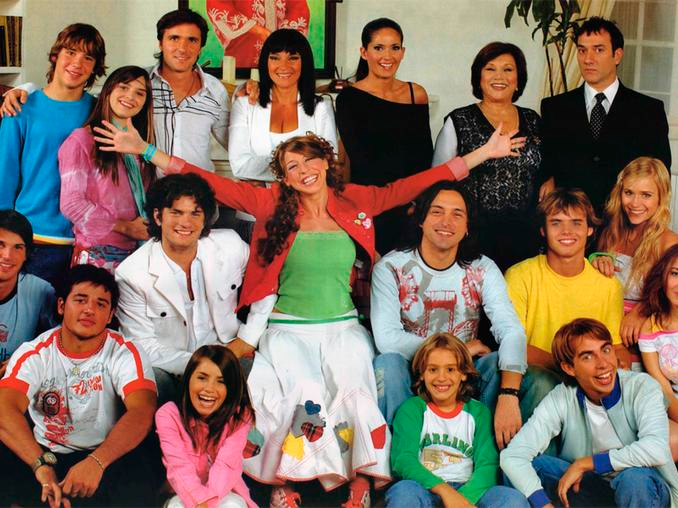 Escena de la serie de Floricienta rodeada de sus amigos