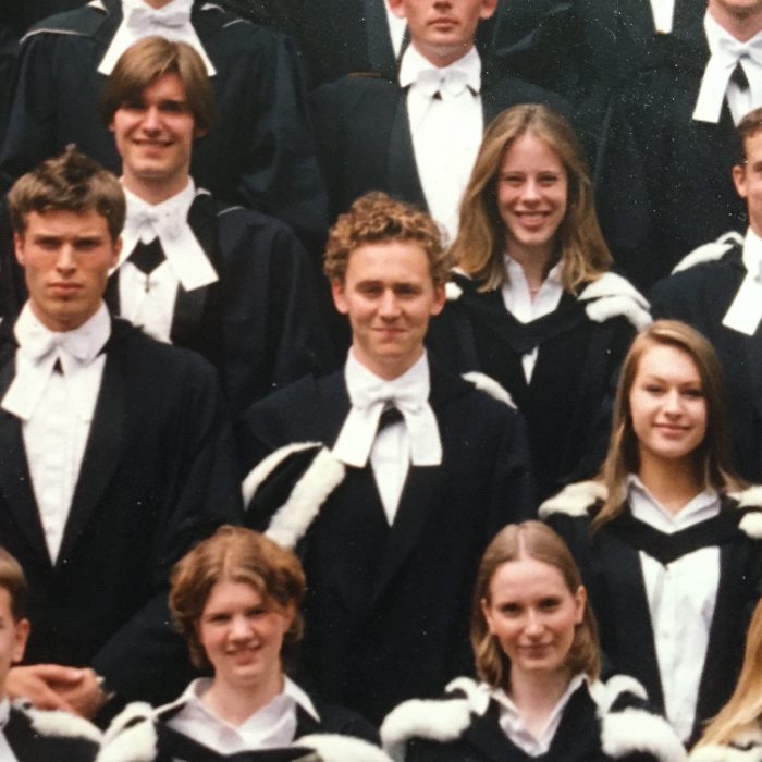 Foto de la escuela de Tom Hiddleston junto a sus compañeros de clase