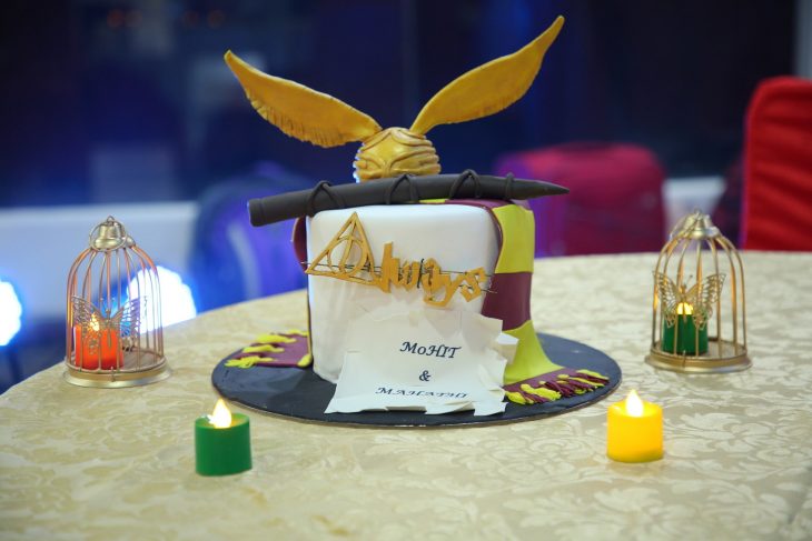 pastel de harry potter con snitch dorada 