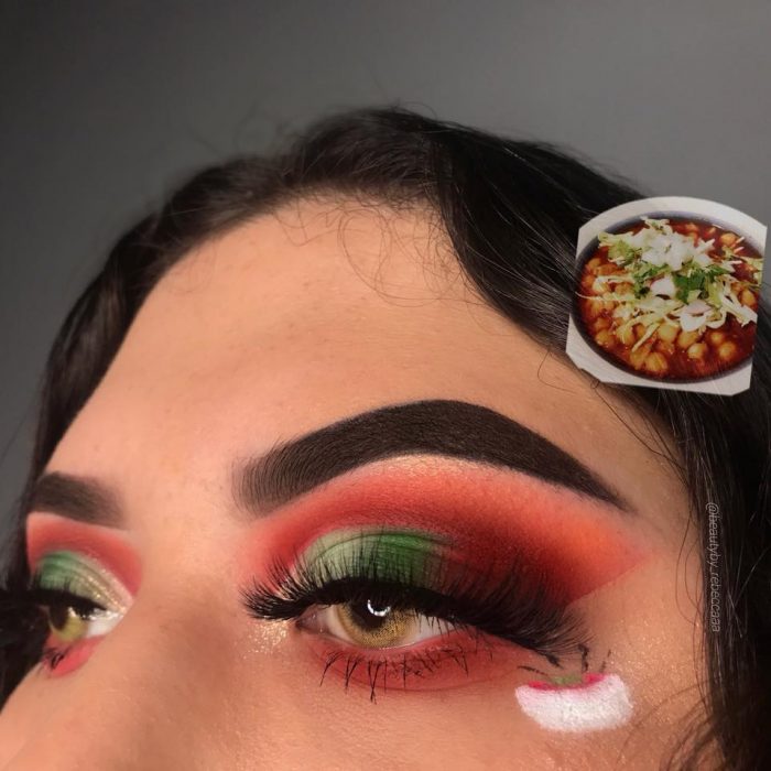 mujer con maquillaje de instagram pozole 