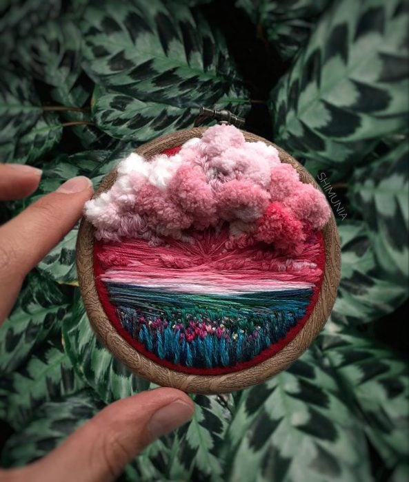 Artista rusa, Vera Shimunia, borda increíbles mini paisajes con estambre y aguja