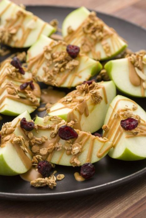 Manzanas con miel frutos secos y arándanos 