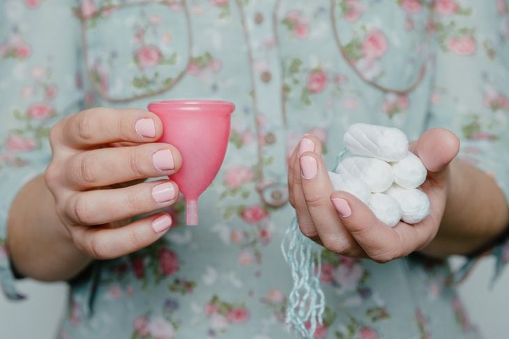 Los beneficios de la copa menstrual contra los tampones y toallas sanitarias