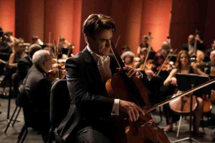 hombre tocando violin