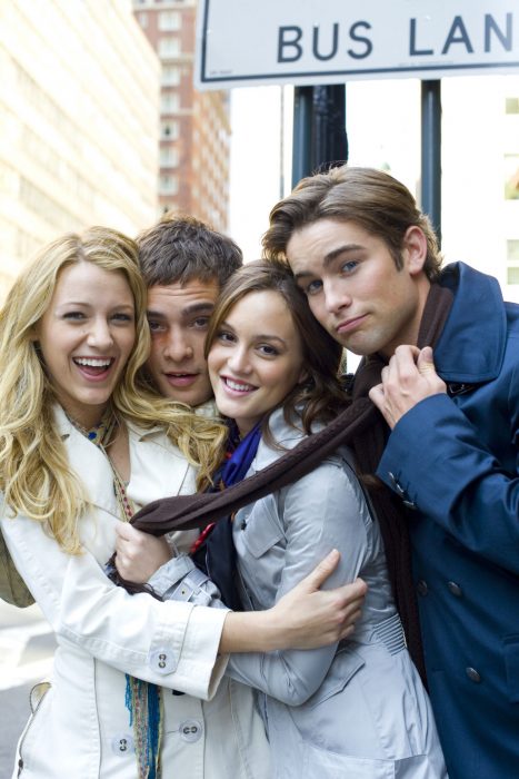 Serena, Blair, Chuck y Nate de la serie Gossip Girl, grupo de amigos