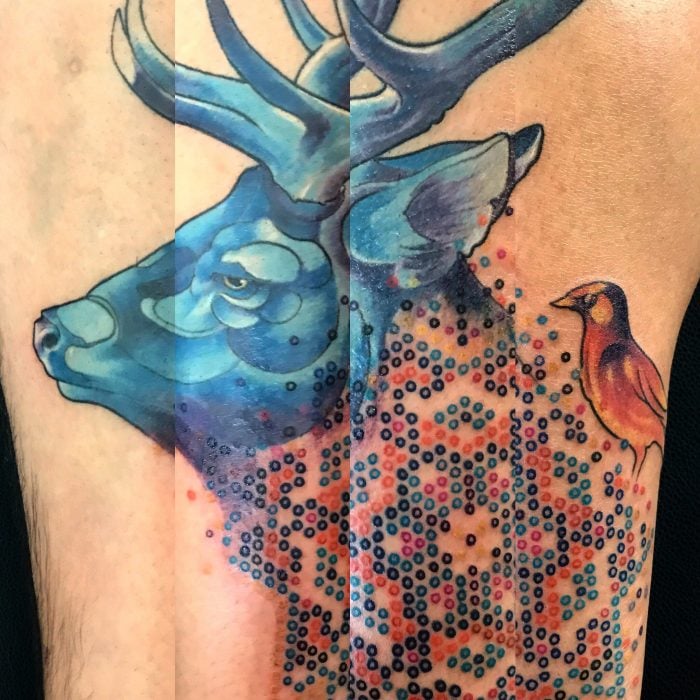 Artista realiza tatuajes que parecen bordados estilo arte huichol