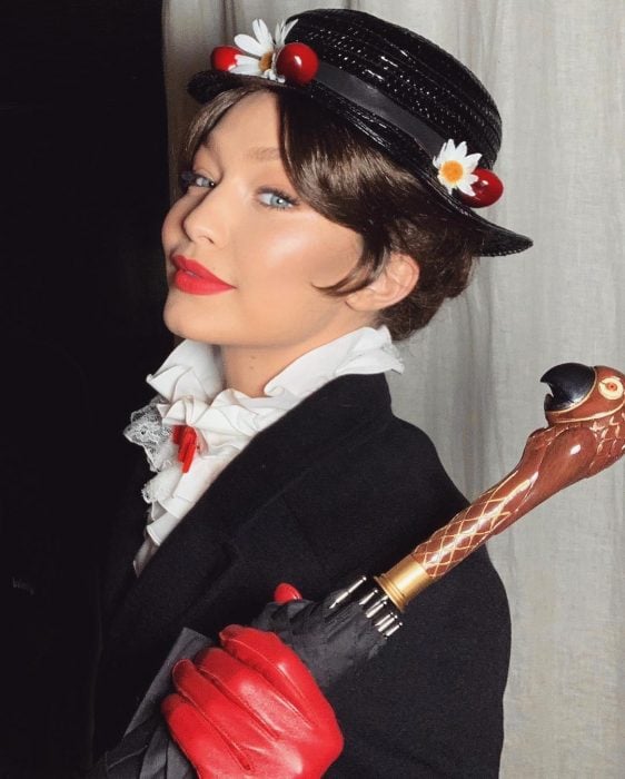Fiesta temática de disfraces de Año Nuevo organizada por Taylor Swift en la que Gigi Hadid se disfrazó de Mary Poppins