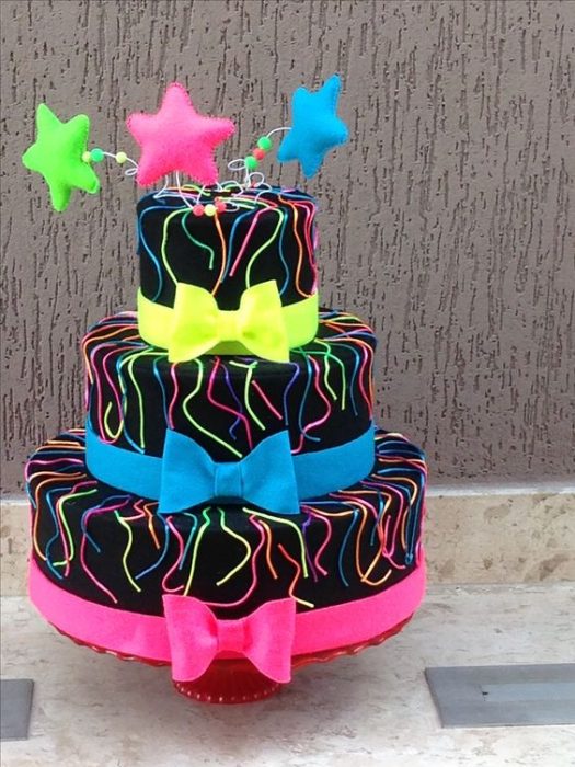 pastel en colores neon 