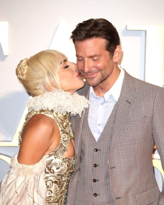 Lady Gaga y Bradley Cooper en premiación