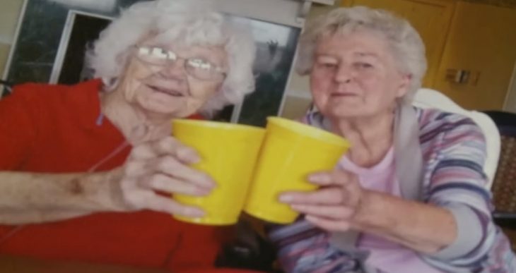 Par de viejitas siguen siendo mejores amigas después de 84 años de conocerse