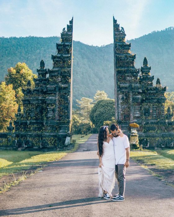 Pareja de recién casados viajan un año por el mundo en su luna de miel