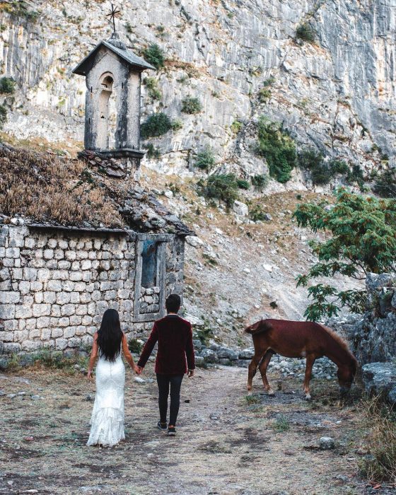 Pareja de recién casados viajan un año por el mundo en su luna de miel