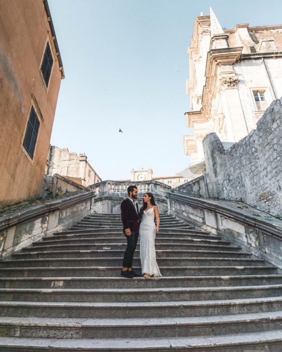 Pareja de recién casados viajan un año por el mundo en su luna de miel