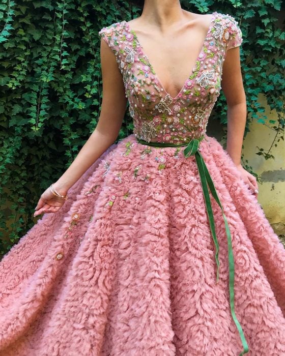 Vestido en corte A, rosa con flores y tul