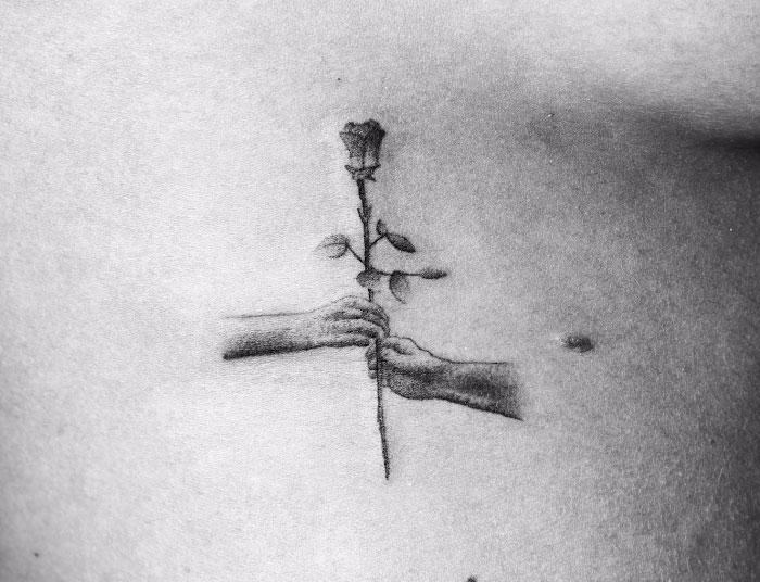  tatuajes de una rosa que se marchita 