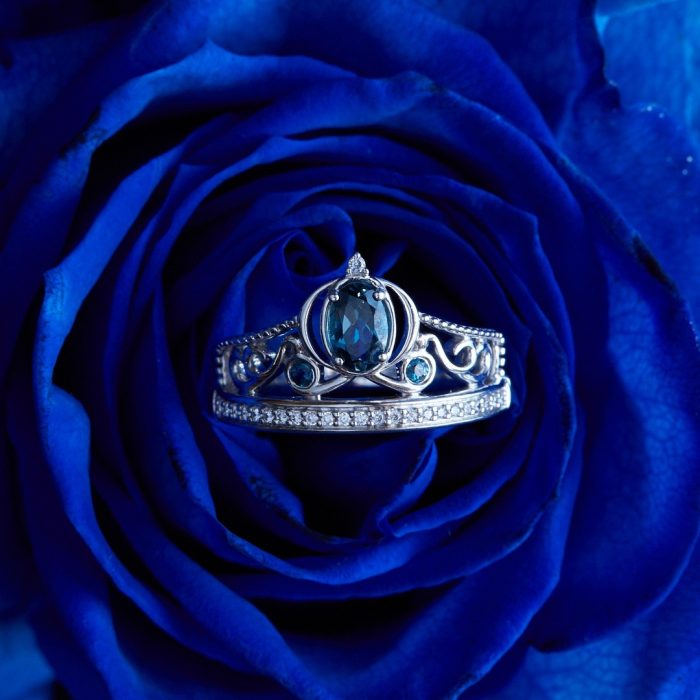 Anillo de compromiso inspirado en las princesas de Disney de la línea Disney Enchanted Fine Jewerly