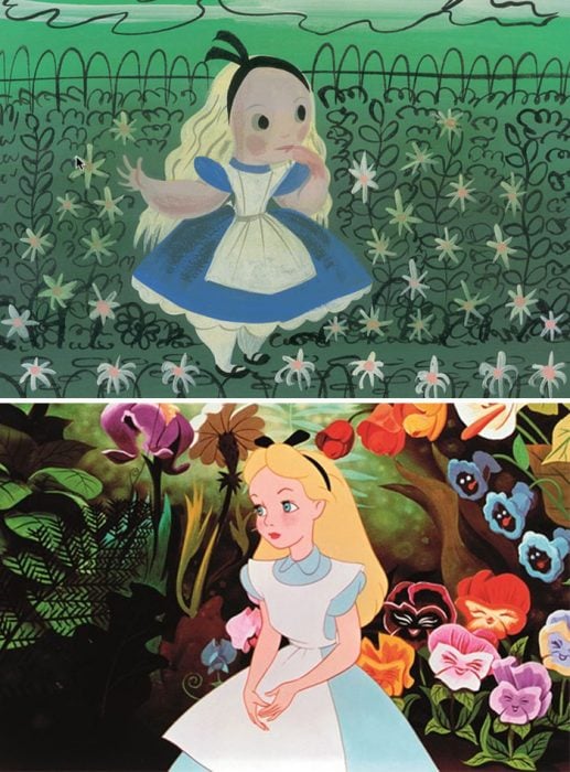 Chica en medio de un bosque con flores de diversos colores, sentada en el piso, usando vestido azul, cabello rubio, escena película Alicia en el país de las maravillas, Disney, antes y después de ser editado