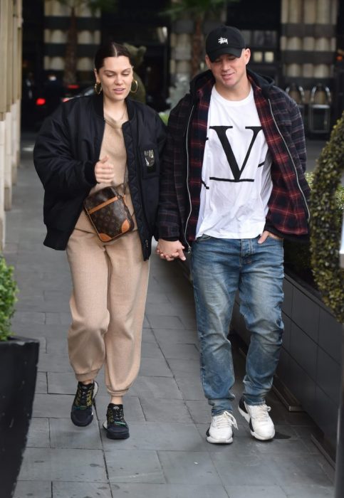 Channing Tatum y Jessie J, pareja camina tomada de la mano en la calle