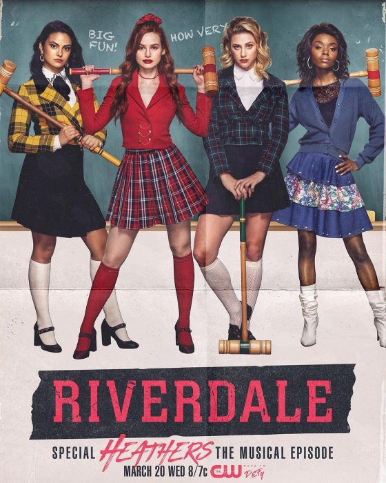 Grupo de chicas usando faldas a cuadros de colegiala en el poster oficial de Riverdale