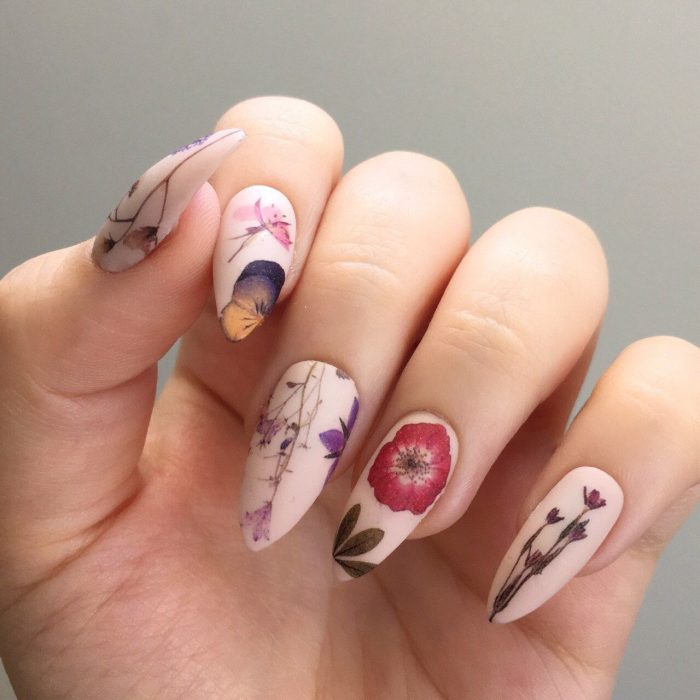 Diseños de uñas florales