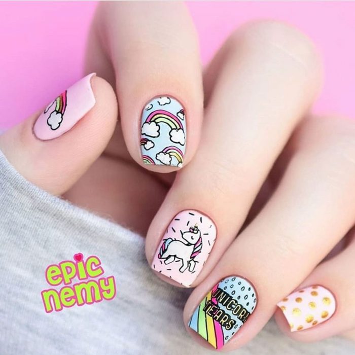 Diseños de uñas kawaii de unicornio