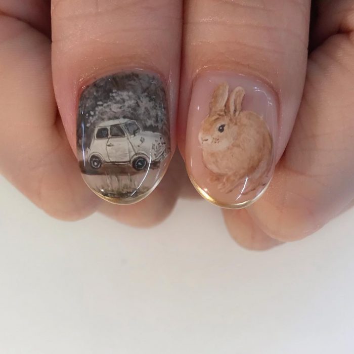 Diseños de uñas con pinturas en miniatura