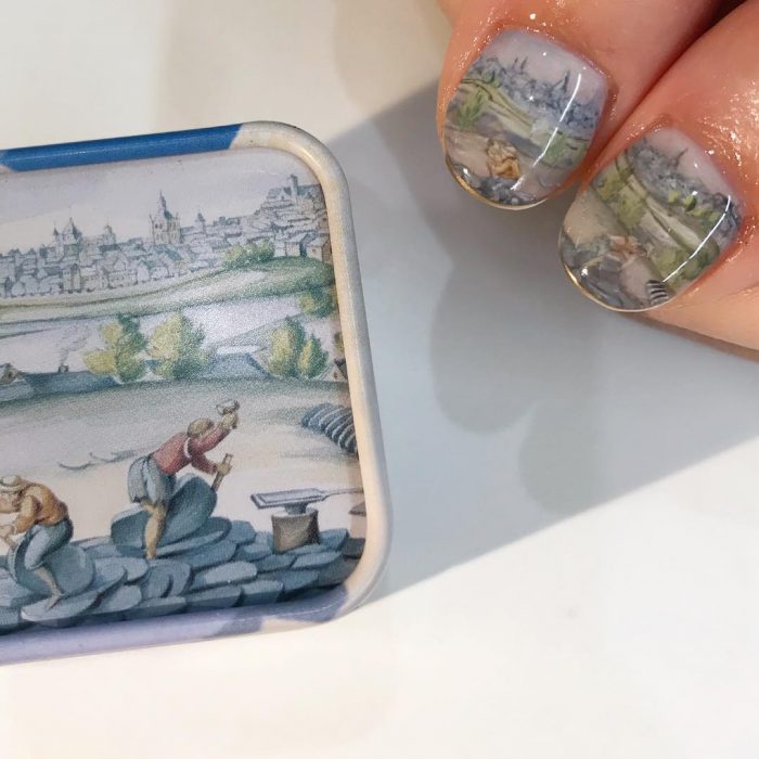 Diseños de uñas con pinturas en miniatura