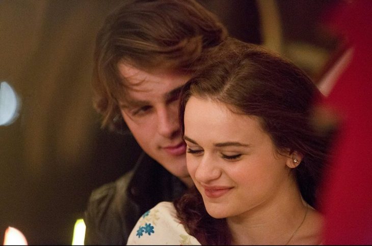 El actor Jacob Elordi y la actriz Joey King dentro de la película El Stand de los Besos