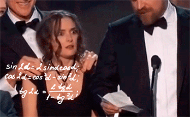 Winona Ryder confundida en el discurso de los premios SAG haciendo caras raras y sacando cuentas