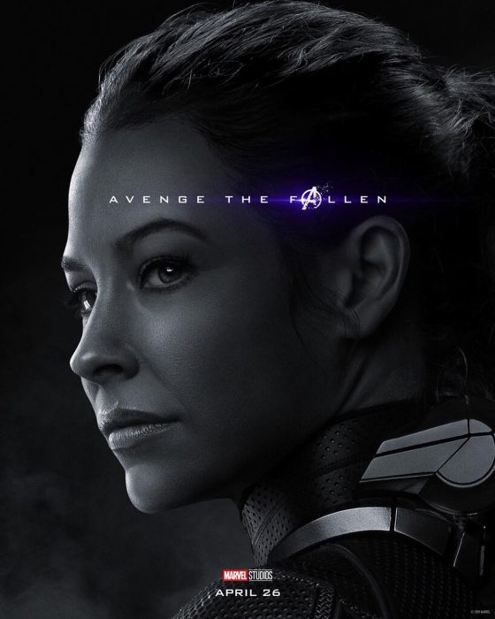 Chica mirando de reojo, molesta, The Wasp, Evangeline Lilly, Póster oficial de la película Avengers Endgame