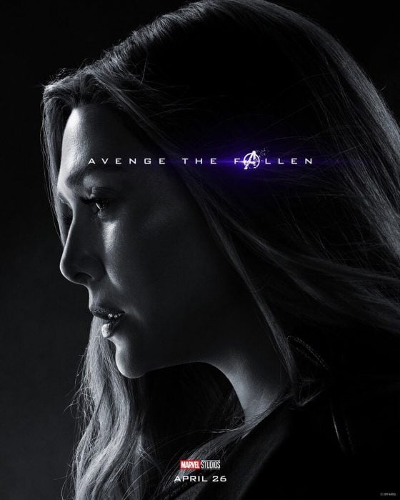 Mujer de cabello largo, mirando al piso, triste, Scarlet Witch, Elizabeth Olsen, Póster oficial de la película Avengers Endgame