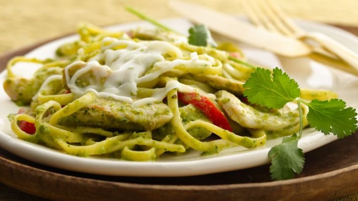 Espagueti verde poblano con crema