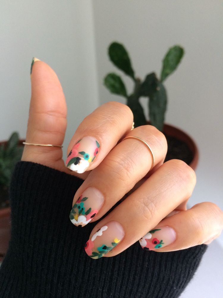 Diseños florales de uñas para chicas que aman la primavera