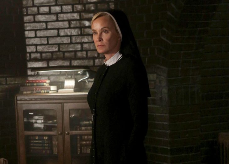 La actriz Jessica Lange interpretando a la Hermana Jude Martin en American Horror Story