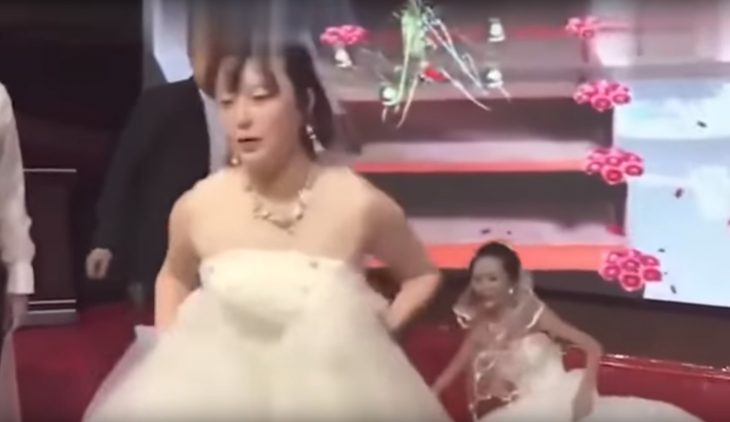 Novia se va de su propia boda después de que exnovia de su prometido apareciera vestida de blanco para pedirle que regrese