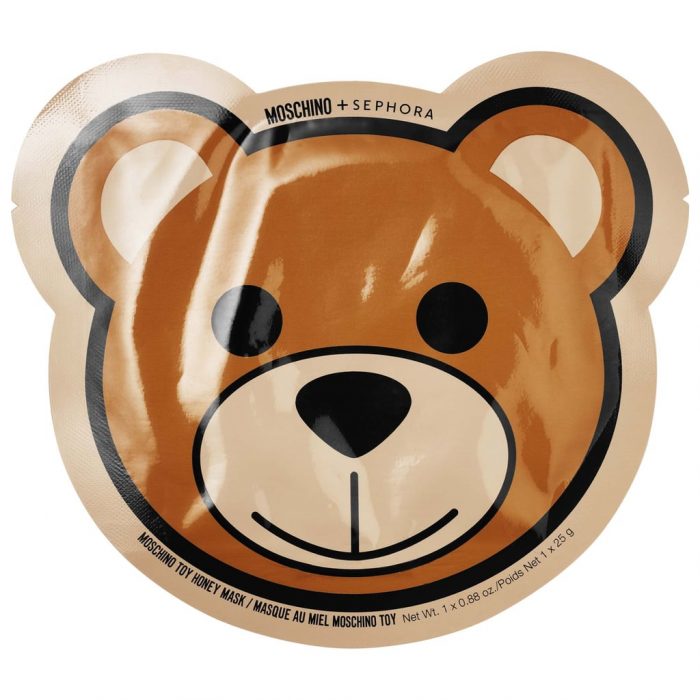 Mascarilla para el rostro con empaque en forma de oso de la nueva colección de maquillaje en colaboracipn con Moschino y Sephora