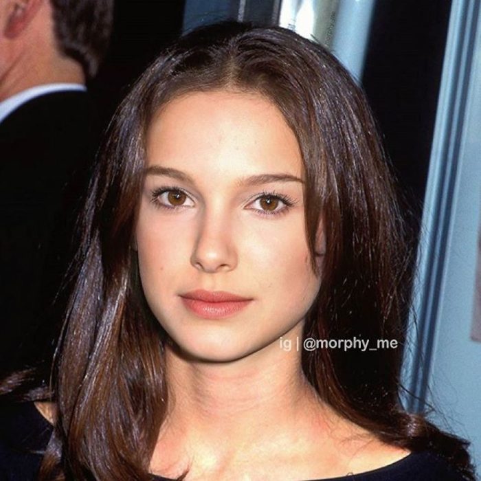 Niña con cabello largo, llevando vestido negro en una entrega de premios, Natalie Portman, Millie Bobby Brown, Morphy_Me